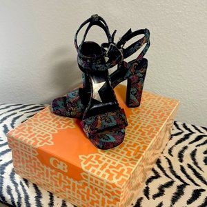Gianni Bini tapestry heels